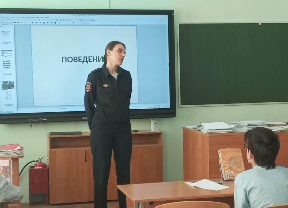 Полицейские Южного округа столицы провели профилактическую беседу с учащимися школы ГБОУ № 544